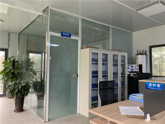 四川永存建筑机械设备 深耕川渝塔吊与施工电梯租赁，兼营自有办公设备租赁的专业之选